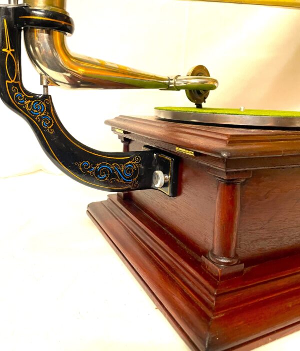 Victor IV Phonograph with original oversized Black/Brass Horn - Image 9