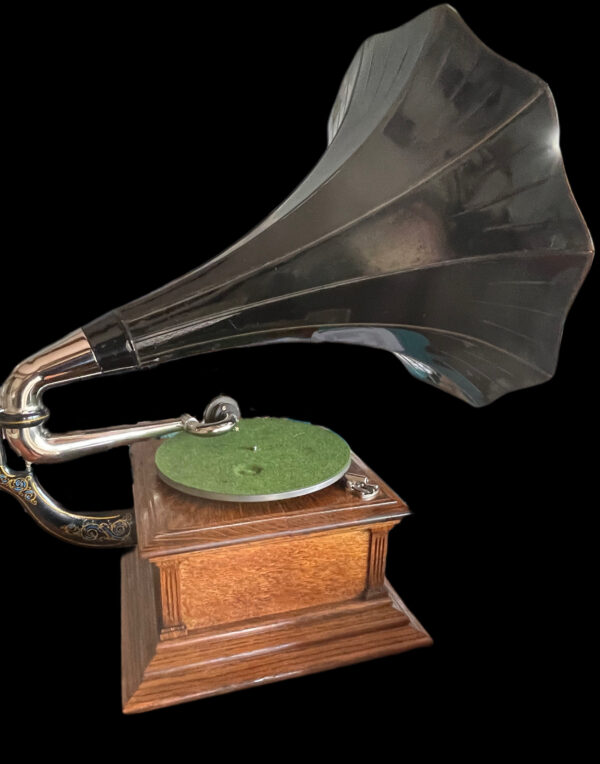 Victor III (3) Phonograph - Image 4