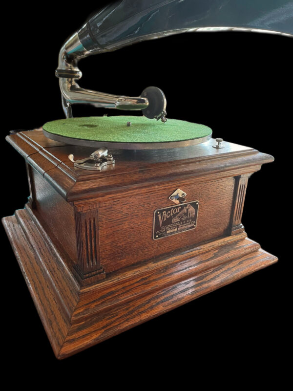 Victor III (3) Phonograph - Image 7