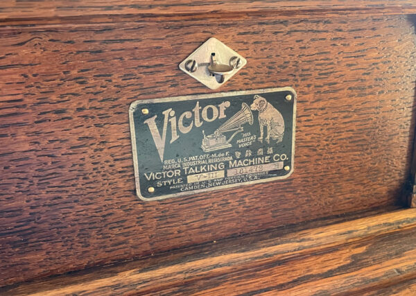 Victor III (3) Phonograph - Image 11