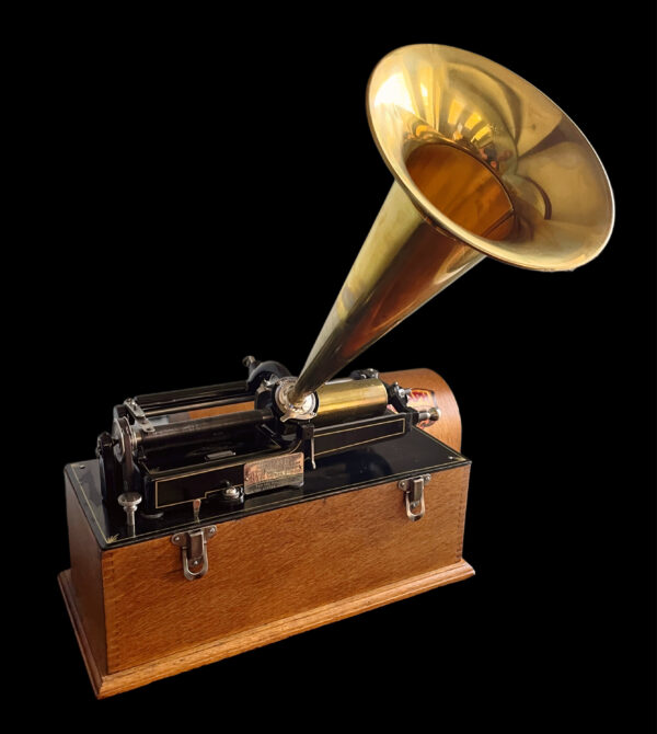 Edison Home Suitcase Phonograph (Brass Mandrel) - Image 3