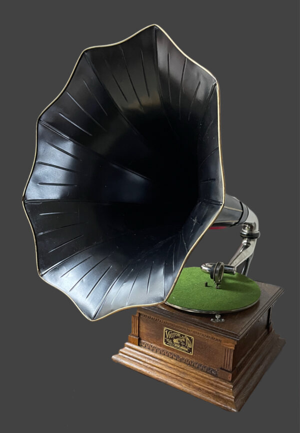 Victor "M" Phonograph