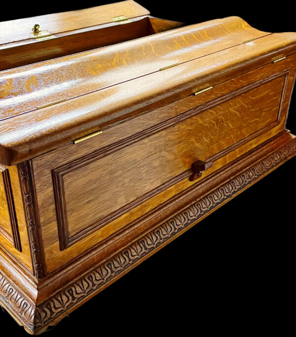 Regina Style 26 Oak "Coffin Top" Music Box  - Image 12