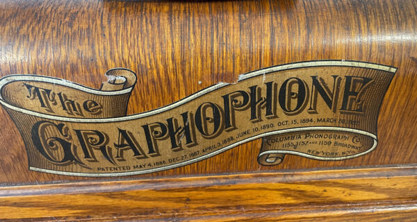 Columbia Graphophone Type B "Eagle" Phonograph with Nickel horn - Image 8