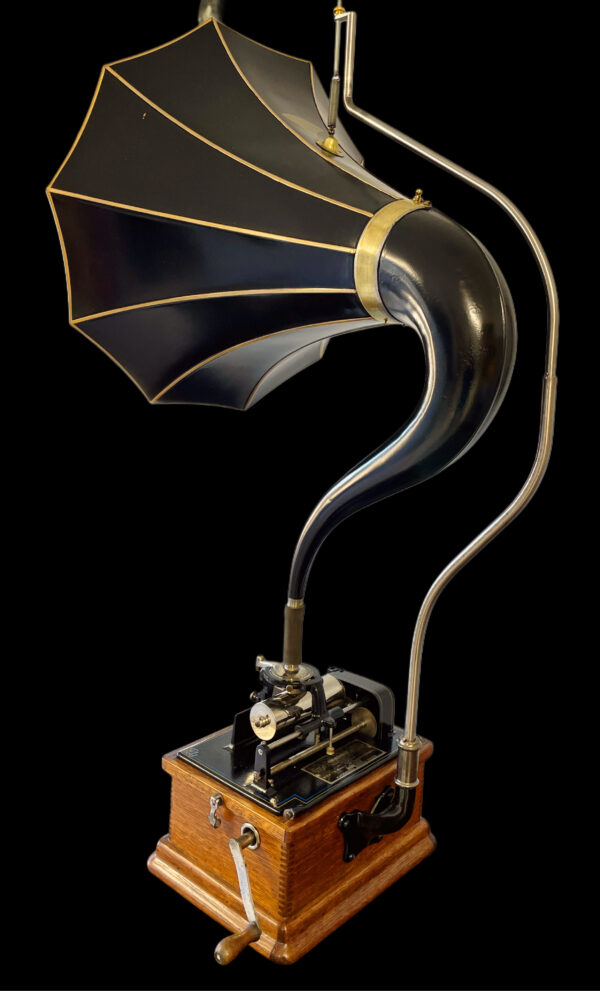 Edison Fireside Model "B" with Beautiful Cygnet Horn - Image 4