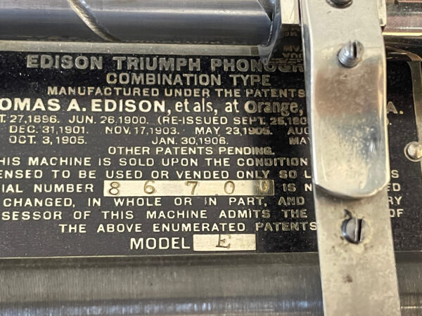Edison Triumph “E” Phonograph with cygnet wood horn - Image 7