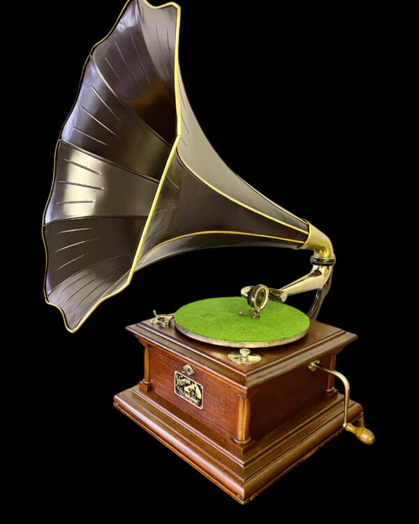 Victor IV (Mahogany) Phonograph with Victor Horn