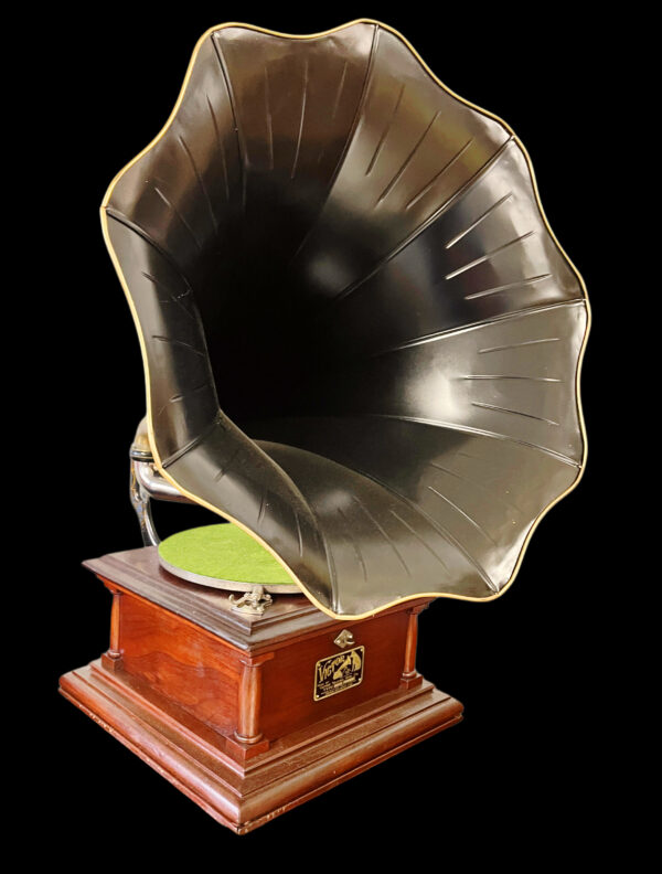 Victor IV (Mahogany) Phonograph with Victor Horn - Image 2