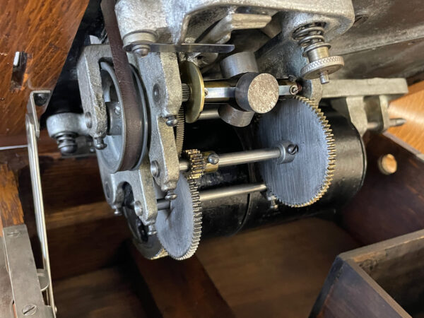 Edison Triumph “E” Phonograph with cygnet wood horn - Image 10
