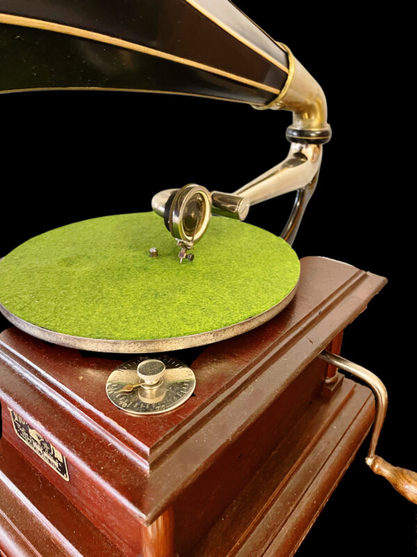 Victor IV (Mahogany) Phonograph with Victor Horn - Image 6