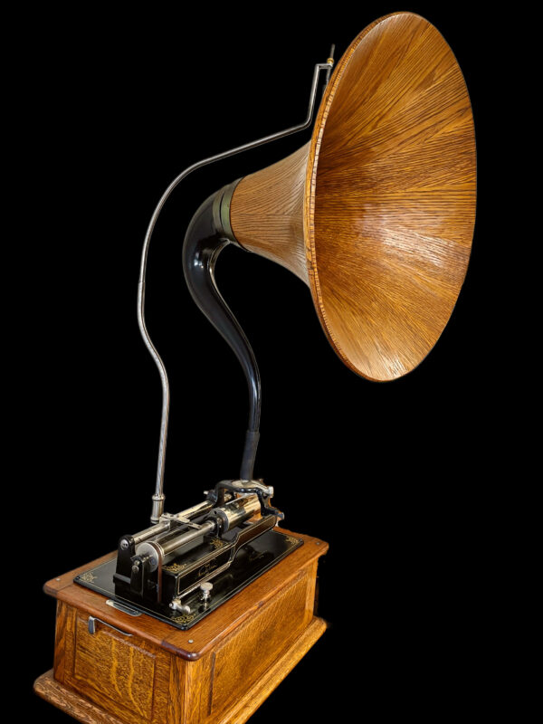Edison Triumph “E” Phonograph with cygnet wood horn - Image 3