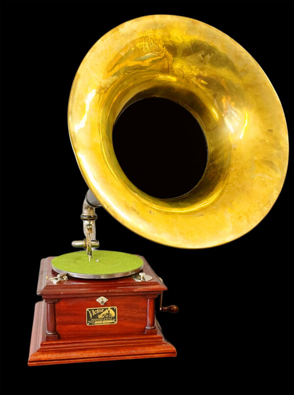 Victor IV Phonograph with original oversized Black/Brass Horn - Image 2