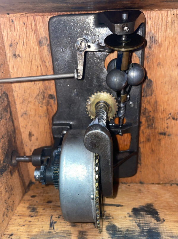 Victor Junior Phonograph – 1912 Antique Disc Player with Original Black Horn & Reproducer - Image 9