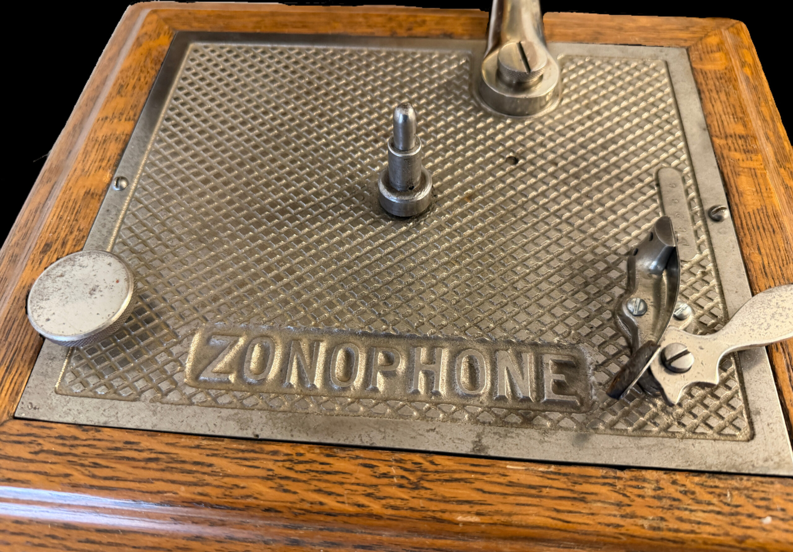 “Antique Zonophone Front‑Mount Phonograph – Restored Concert‑Type Machine with Brass Horn! - Image 5